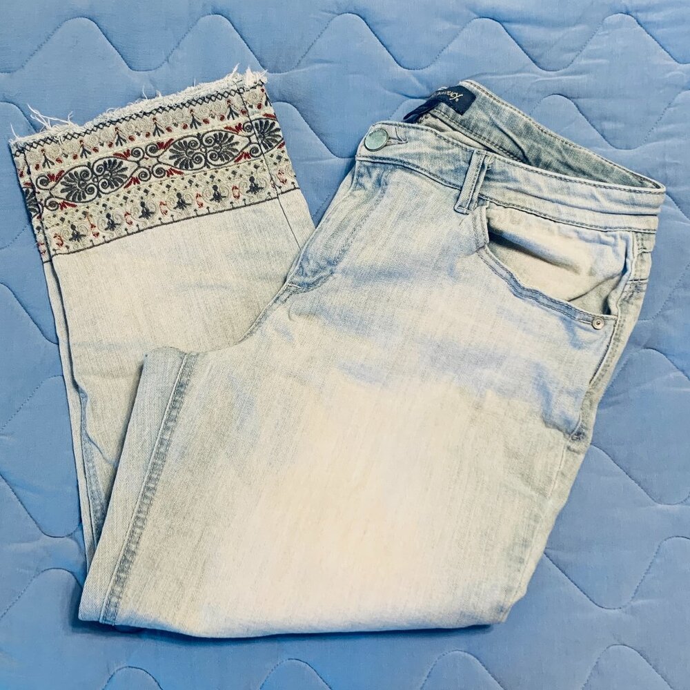 Democracy Cropped Jeans with Embroidered detail Size 12
